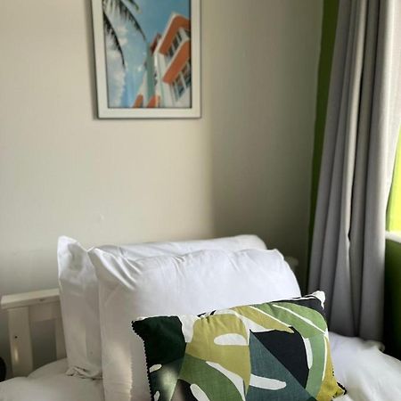 2 Bed Central Cardiff Apartment - Sleeps Five! المظهر الخارجي الصورة